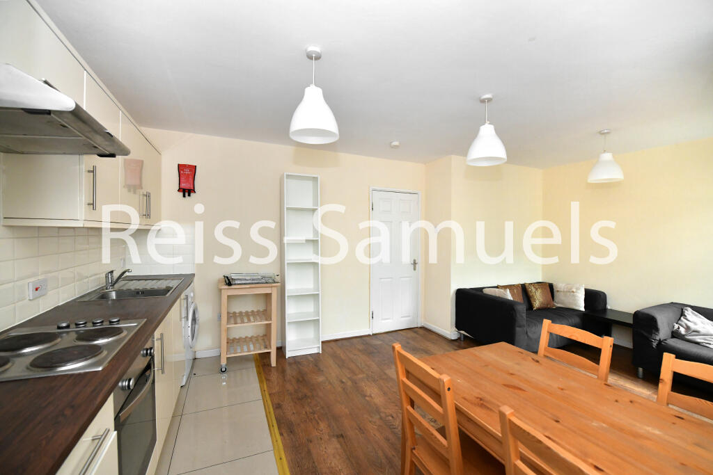 4 bedroom maisonette for rent