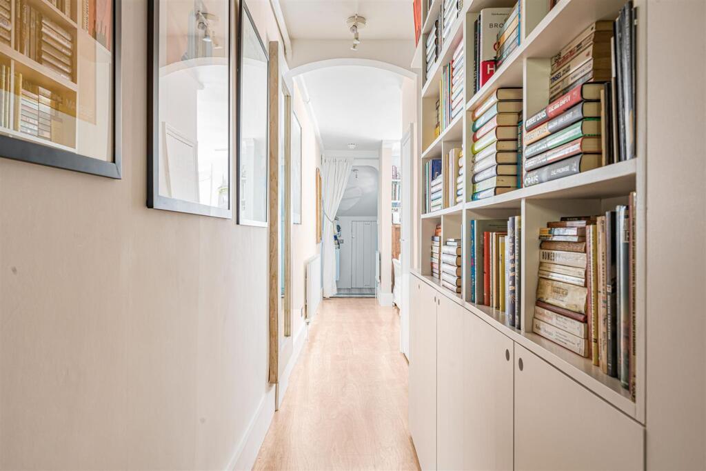 Apartment in London - More
