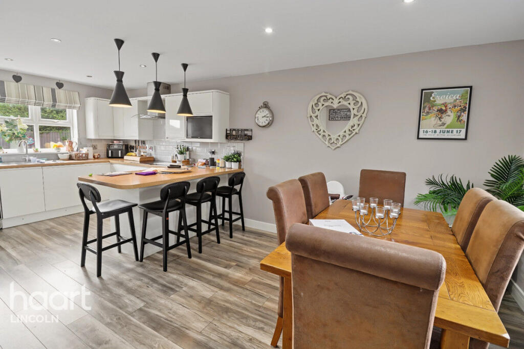 House in West Lindsey, Welton - View 3