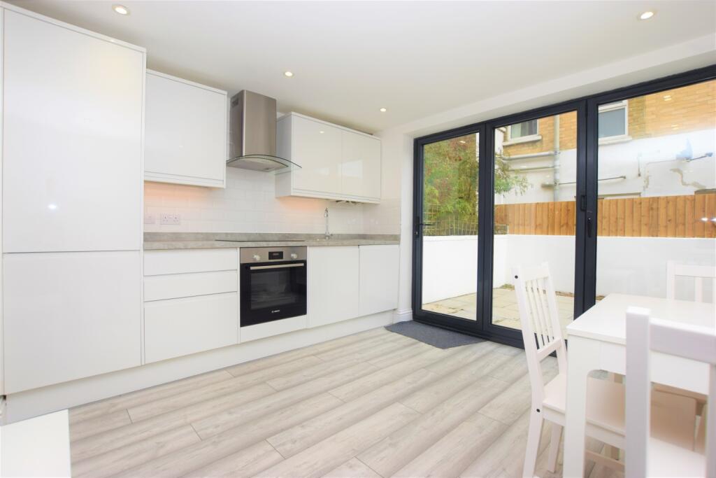 Apartment in London - View 3