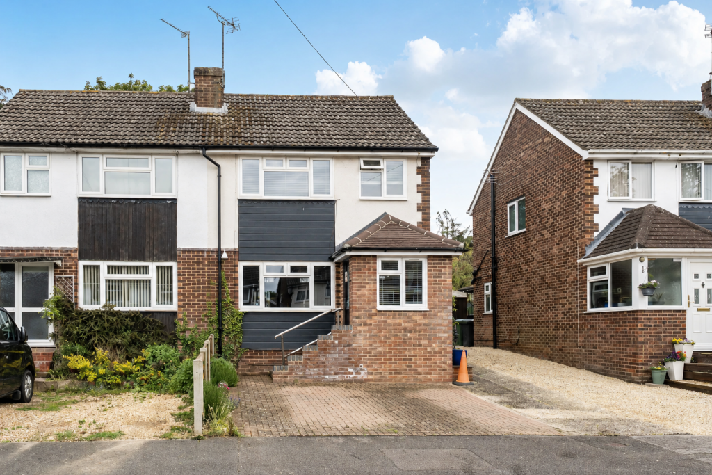 3-bed semi-detached on Loggon Road, Basingstoke RG21 3PB, £450,000