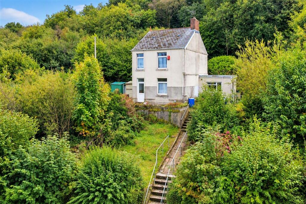 Main image of property: Waunarlwydd, SWANSEA