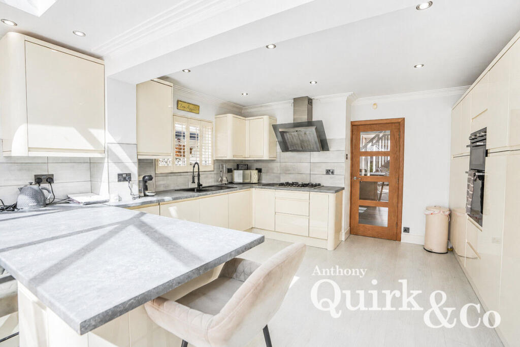 House in Southend-on-Sea - View 5