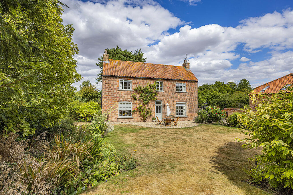 Main image of property: Manor Farm House, Main Street, Scarrington, Nottinghamshire NG13 9BQ
