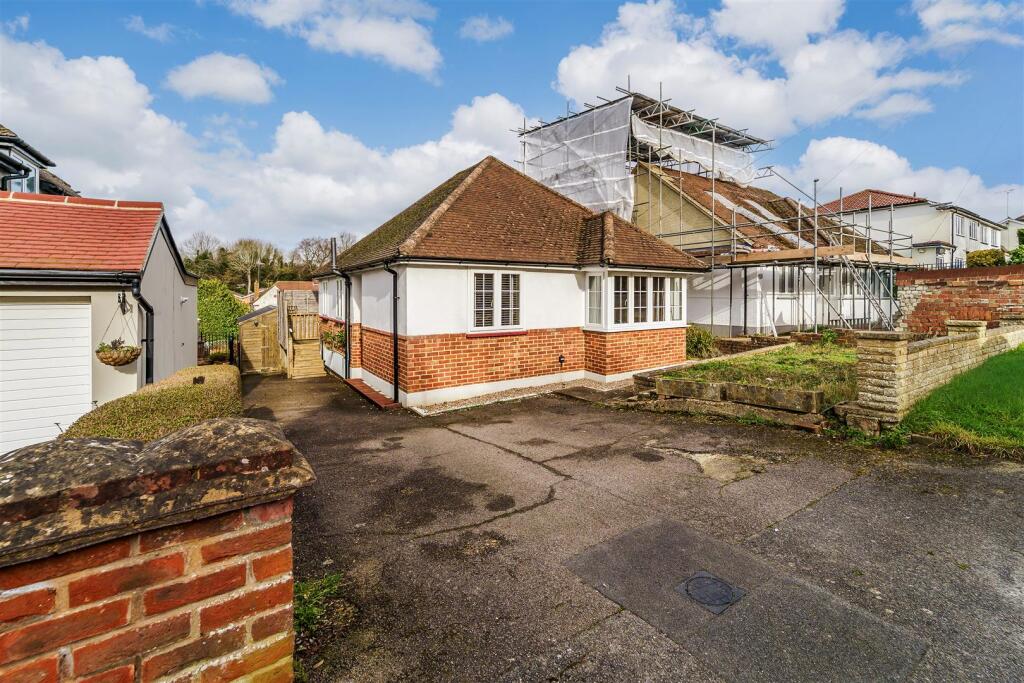 3-bed detached on Grosvenor Road, Epsom, £600,000