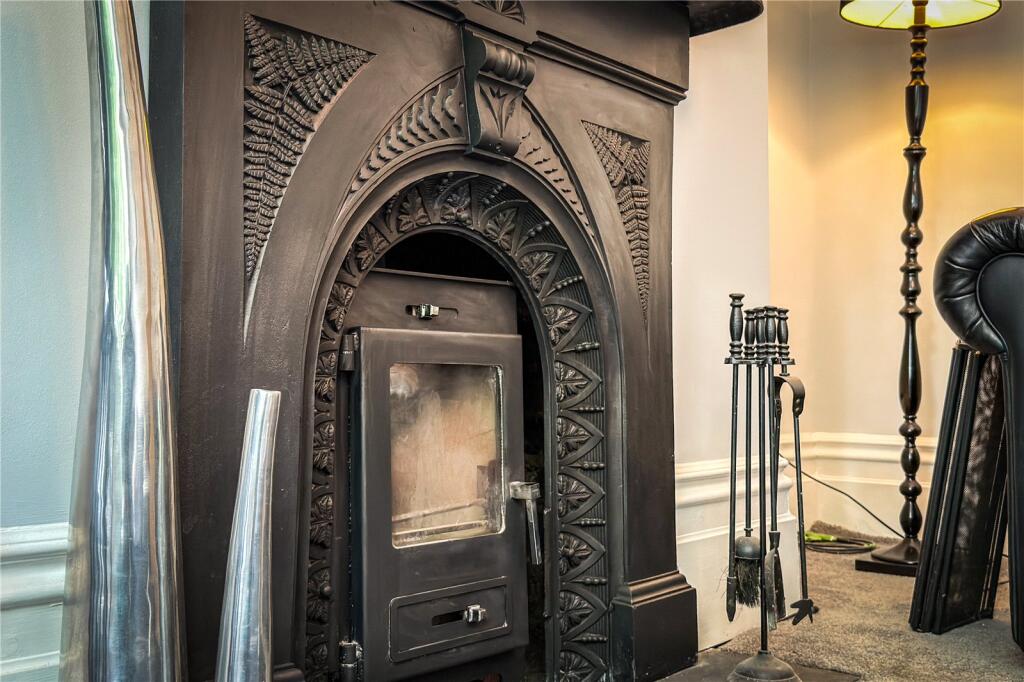 House in Oldham, Greater Manchester - View 5