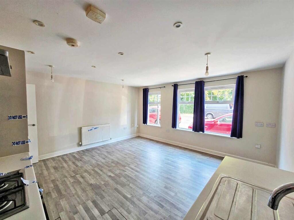 Apartment in Croydon - View 3