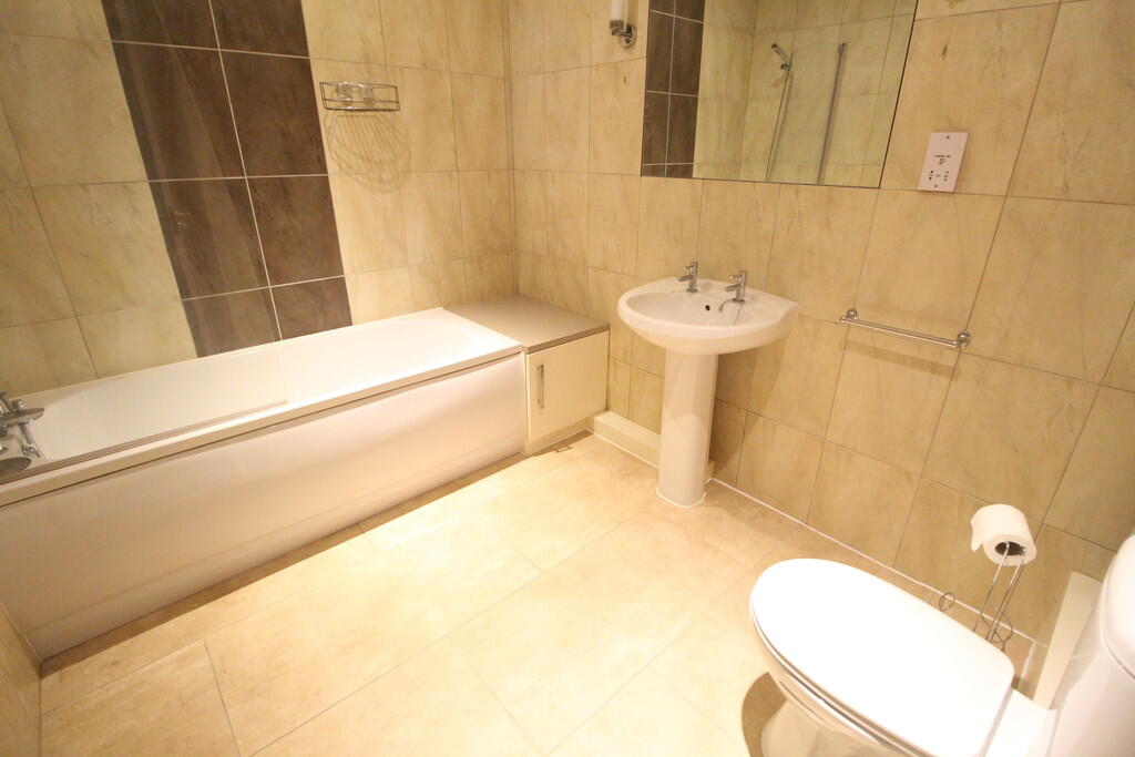 House in West Suffolk, Moreton Hall, Bury St Edmunds - More