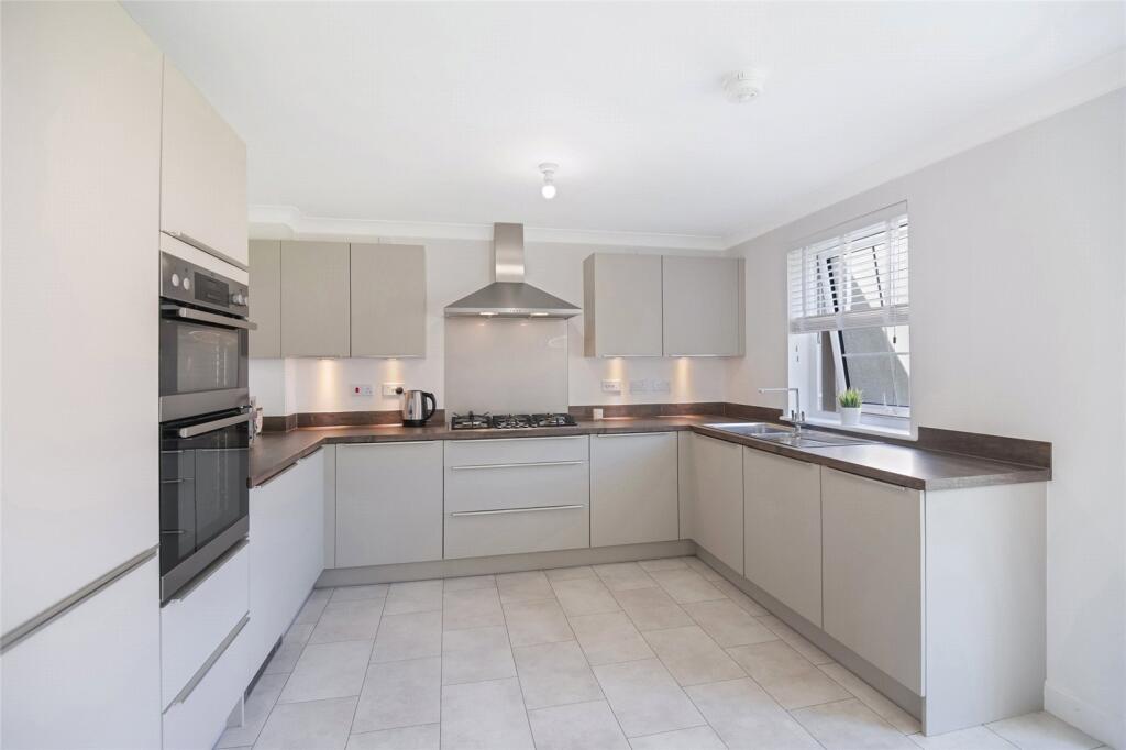House in Glasgow, Glendale, Robroyston - More