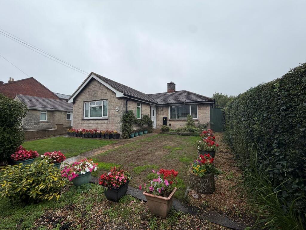 Main image of property: 183 Carisbrooke Road, Newport, Isle Of Wight, PO30 1DG