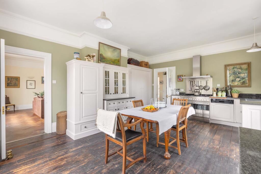 16 Broadwater Down, Tunbridge Wells, TN2 photo 3