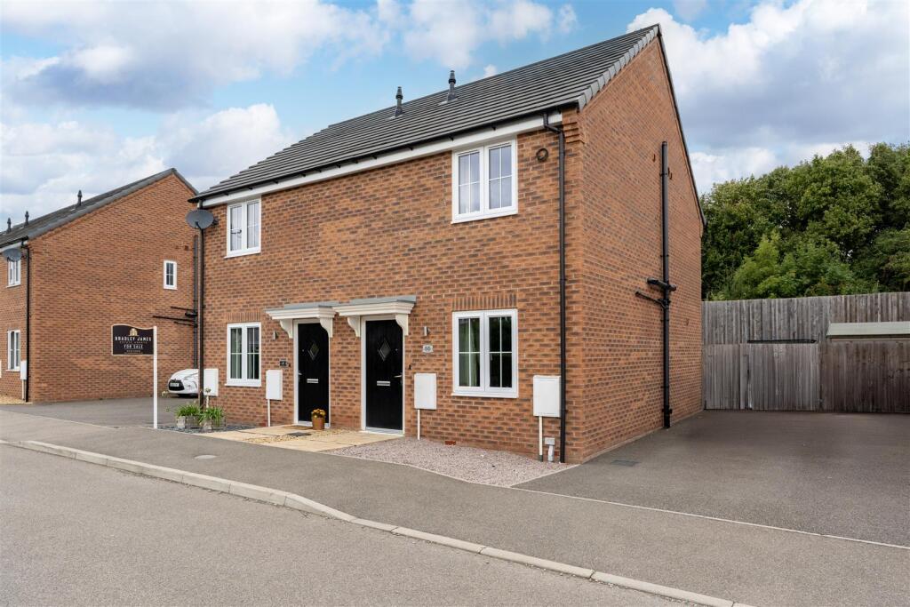 2-bed semi-detached on Low Lane, Holbeach, Spalding, £165,000