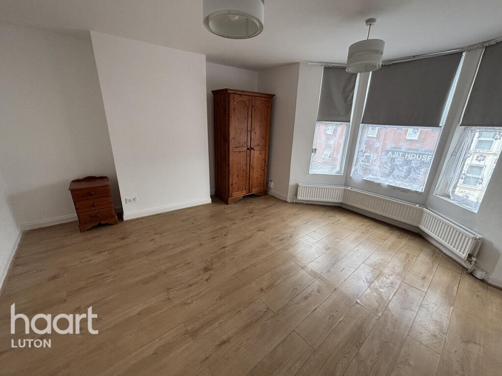 Apartment in Luton - View 4
