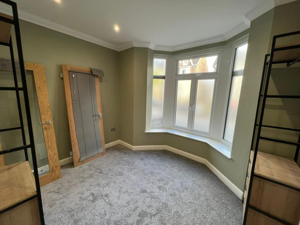Apartment in Cardiff, Canton - More