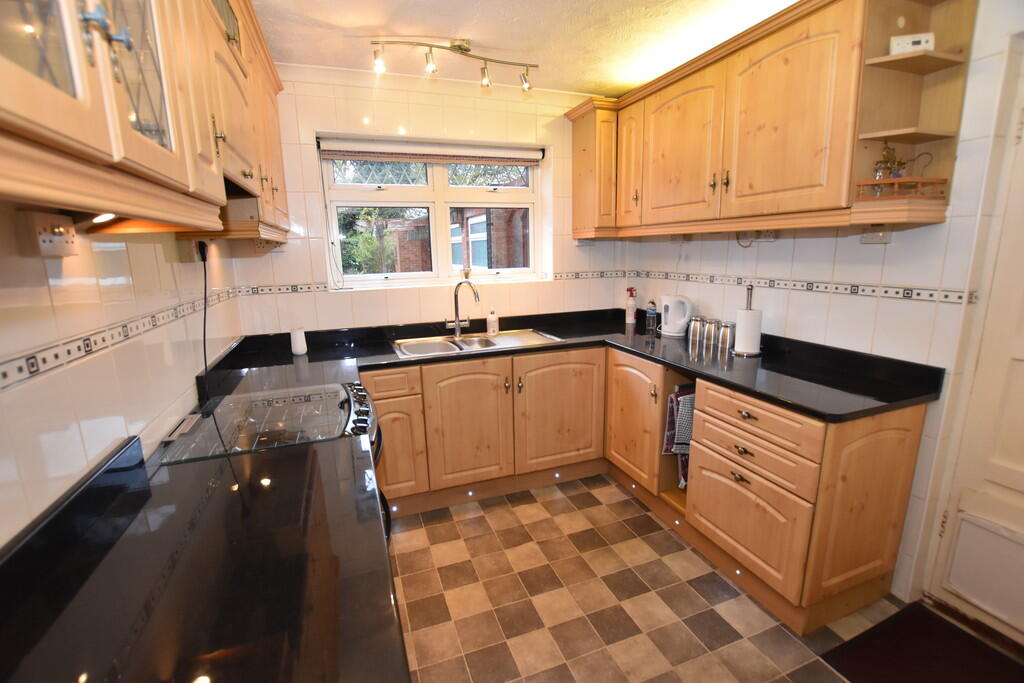 Oaklands Avenue, Lexden, Colchester – další