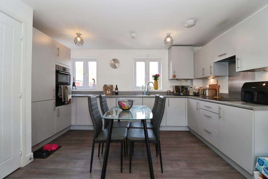 Apartment in Bristol, Emersons Green - View 5