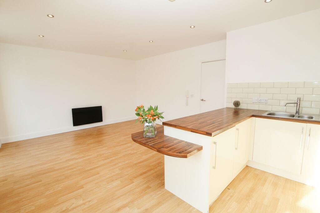 Apartment in Todmorden, Salford - View 5