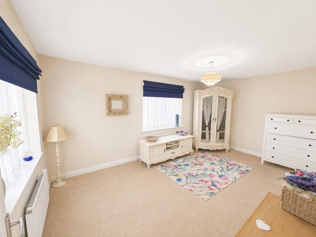 House in Rushden, North Northamptonshire - View 3