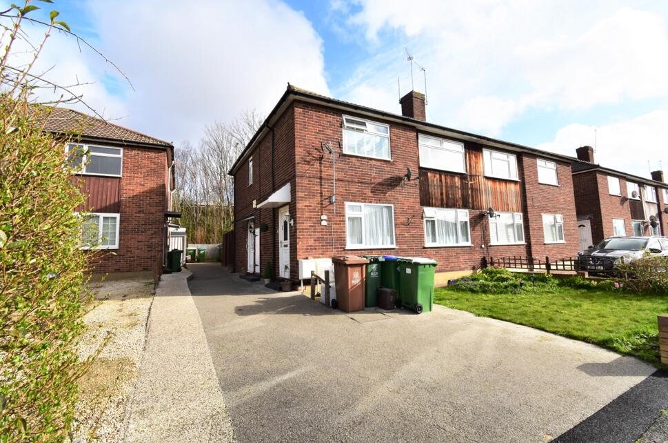 Main image of property: Gwillim Close Sidcup DA15