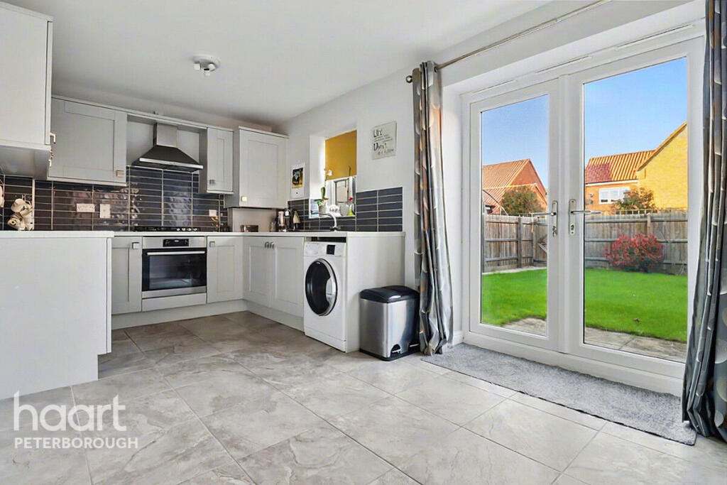 Bramble Close, Newborough photo 2