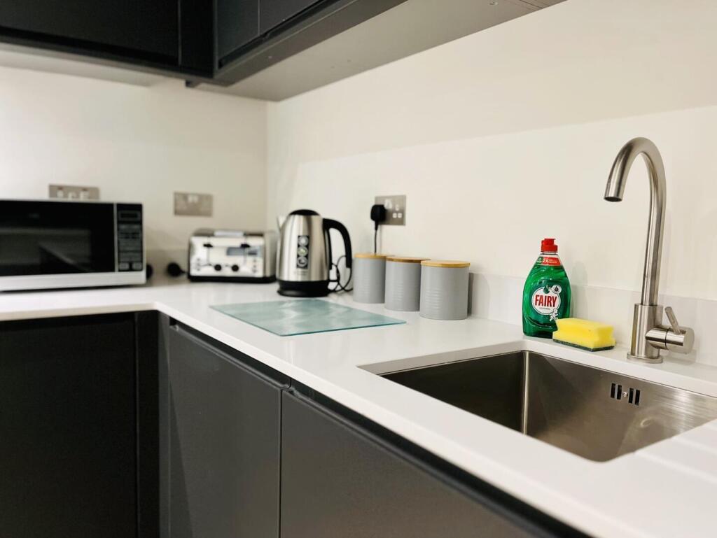 Apartment in Manchester, Old Trafford - View 6