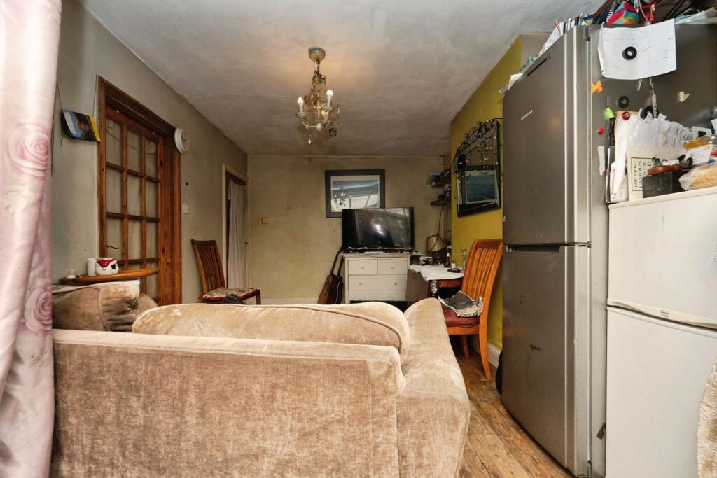 House in Harrow - View 5