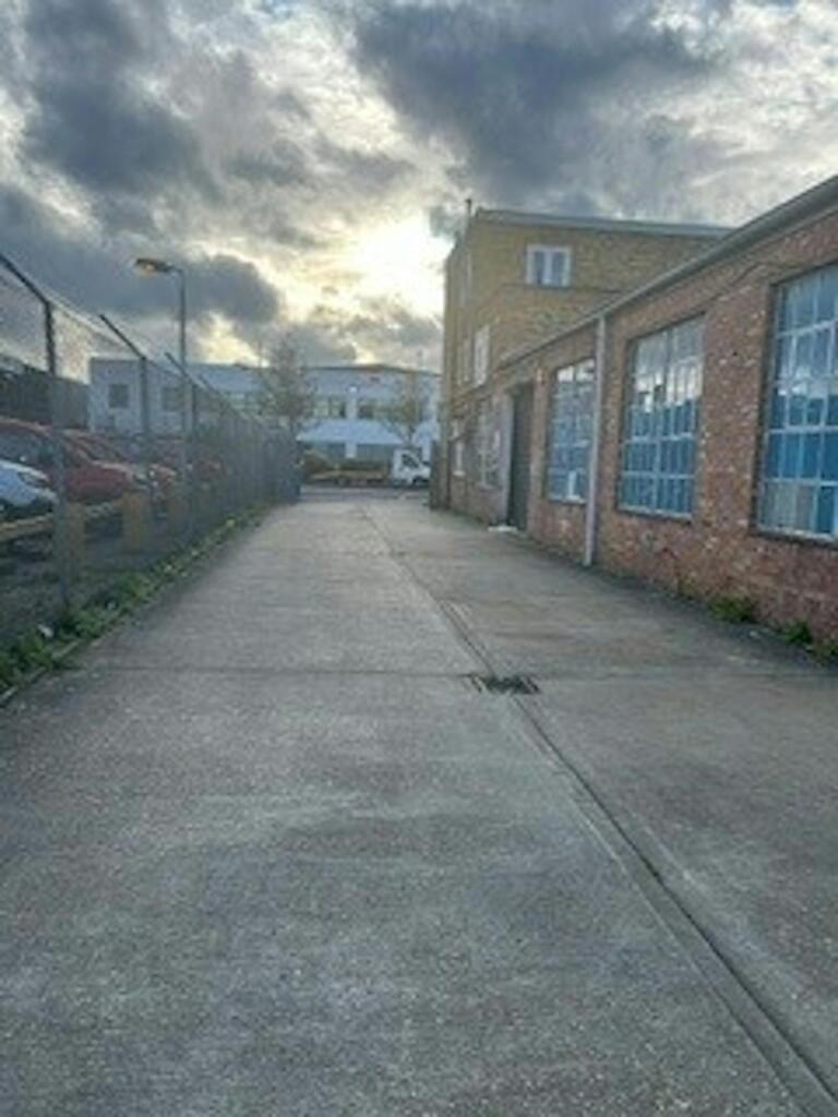 driveway.jpg