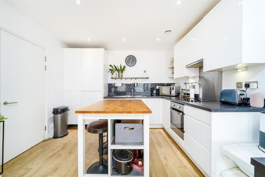 Apartment in Twickenham - View 3