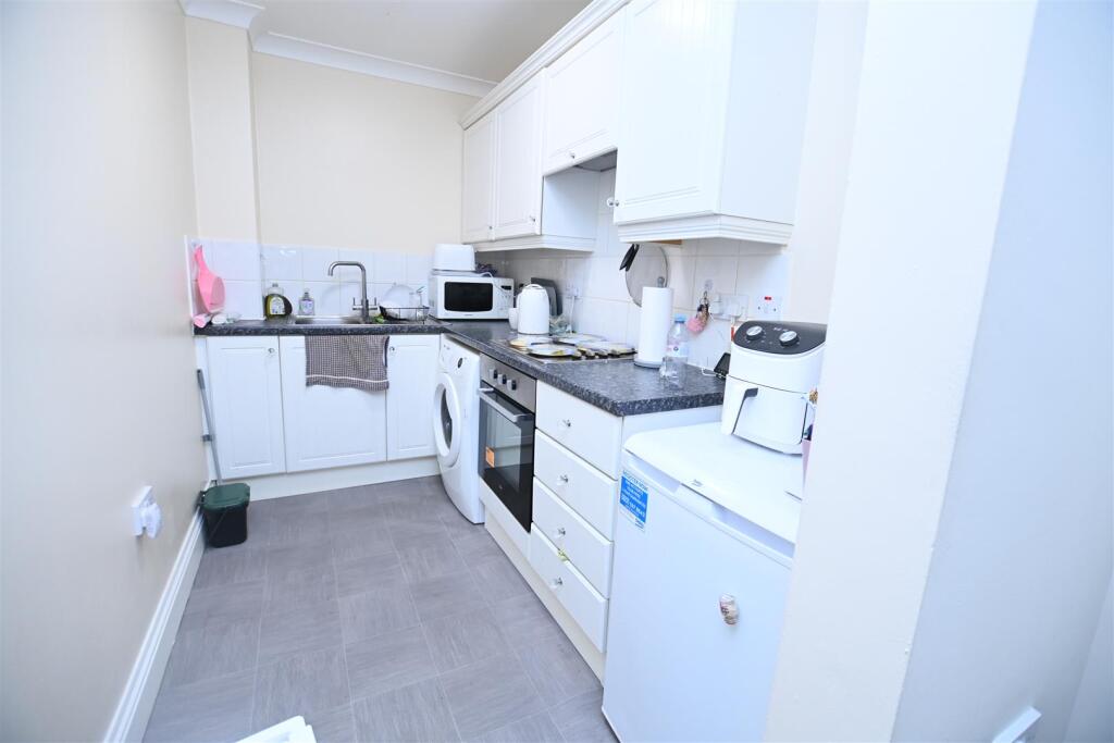 Lionel Road, Canvey Island photo 3