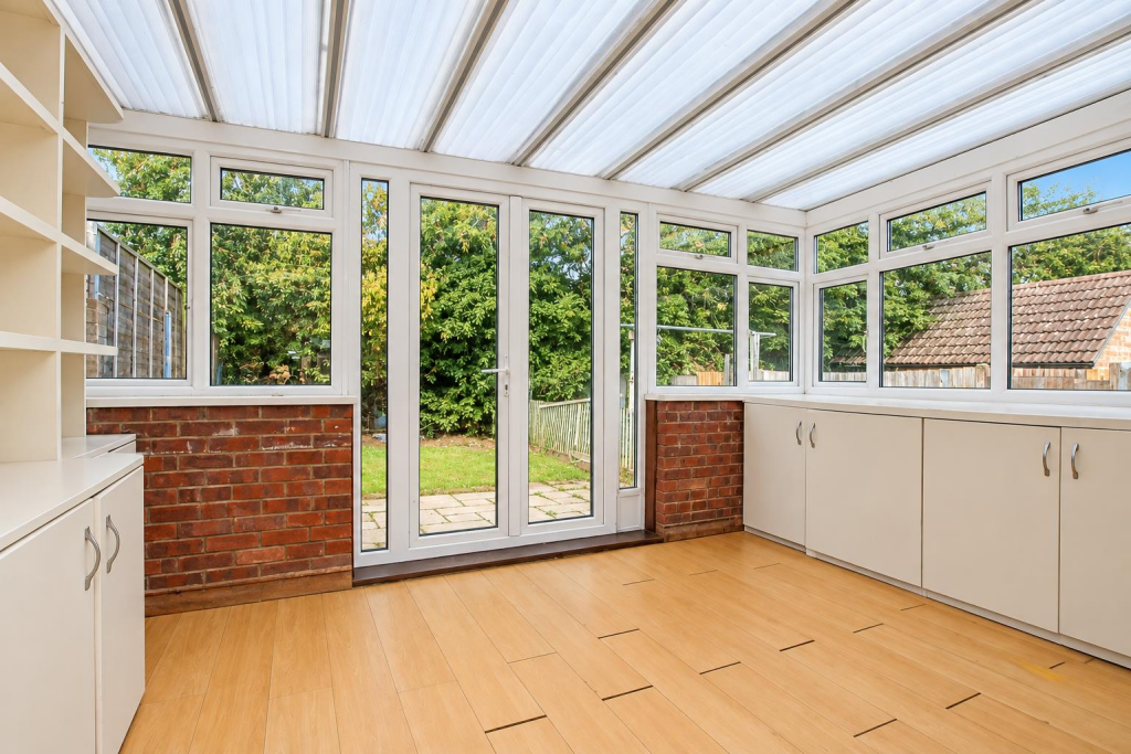 House in Hertsmere, Elstree and Borehamwood - More