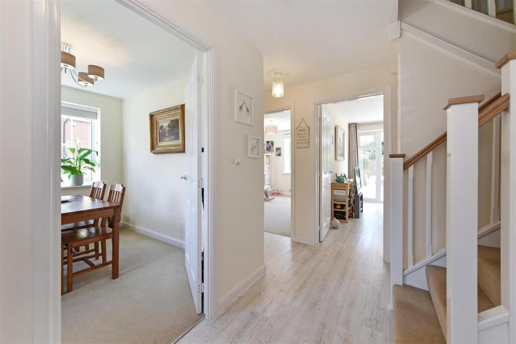 Henwood Grove, Clanfield photo 4