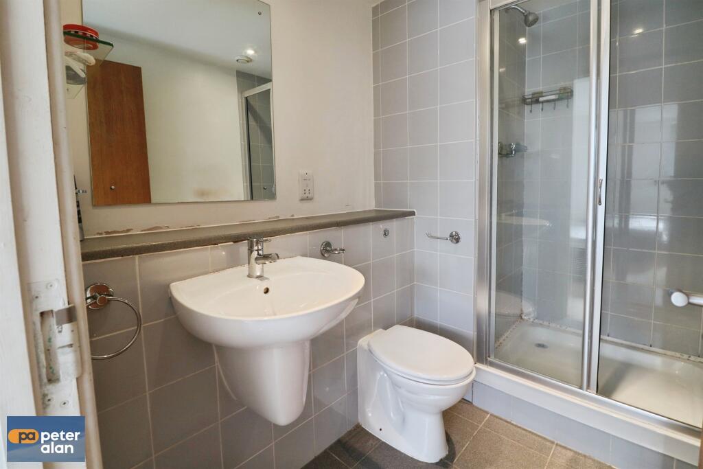 Apartment in Cardiff, Crockherbtown, Castle - More
