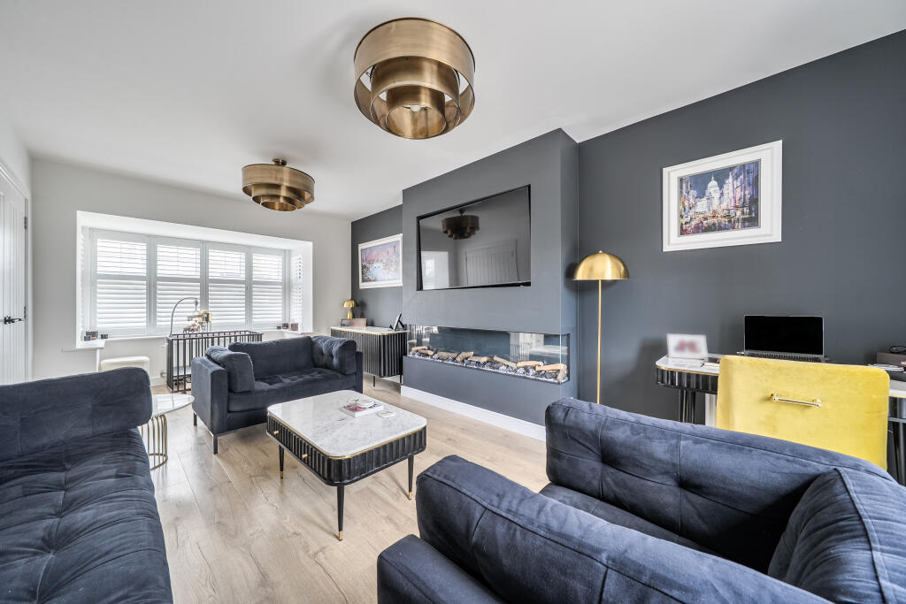 House in Tunbridge Wells, Paddock Wood - View 2