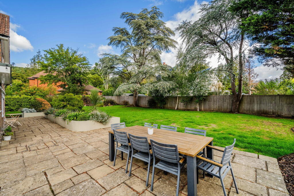 House in Reigate and Banstead, Surrey - View 4