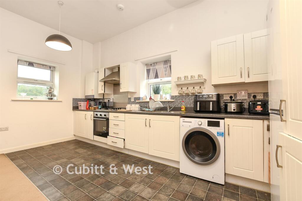 Apartment in Horsham, Southwater - View 4