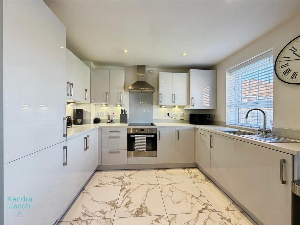 House in Doncaster, Harworth - View 4