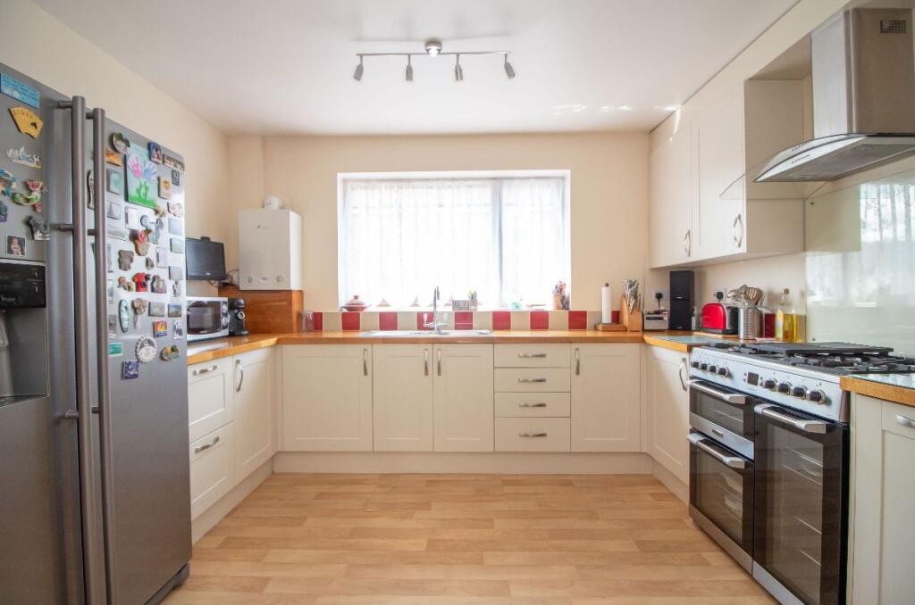 London Road, Horndean, PO8 0HH photo 3