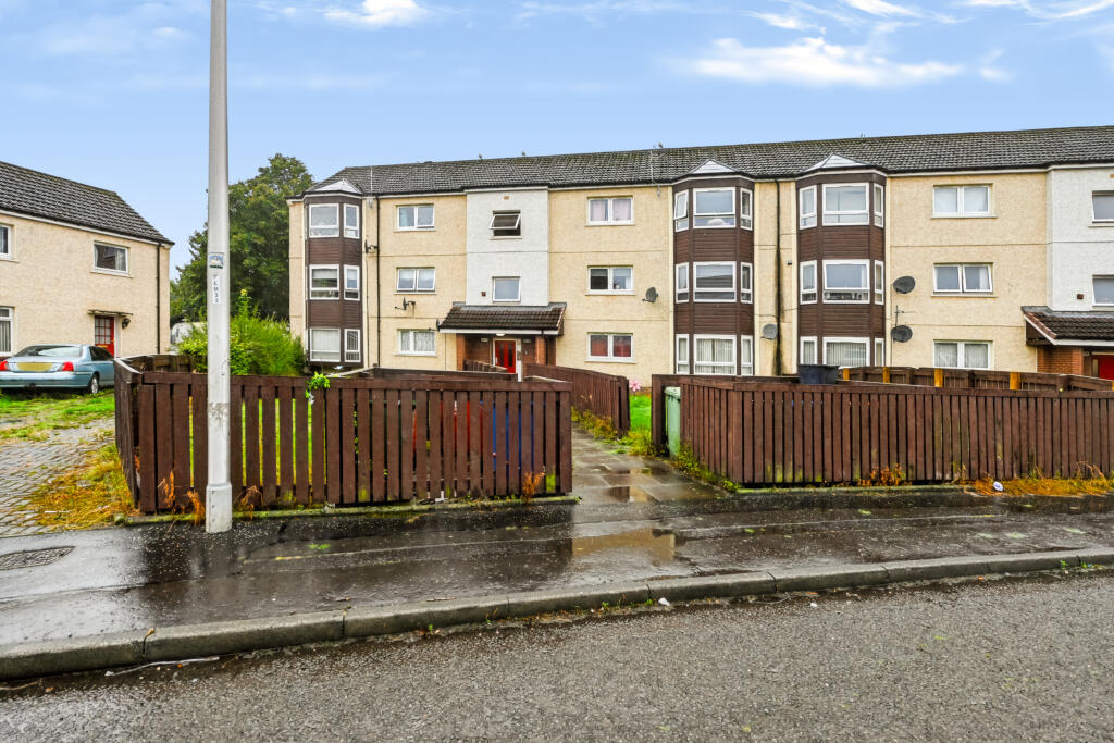 Main image of property: 28 Avonbank Avenue, Grangemouth, FK3