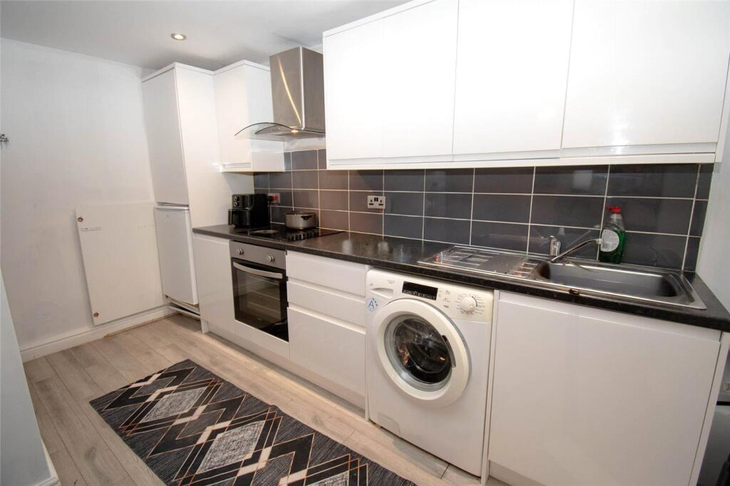 Apartment in Wirral, Liverpool City Region - View 4