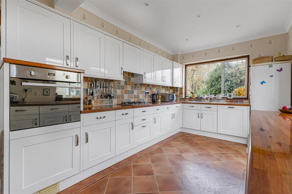 House in London, Hurst, Albany Park - View 4