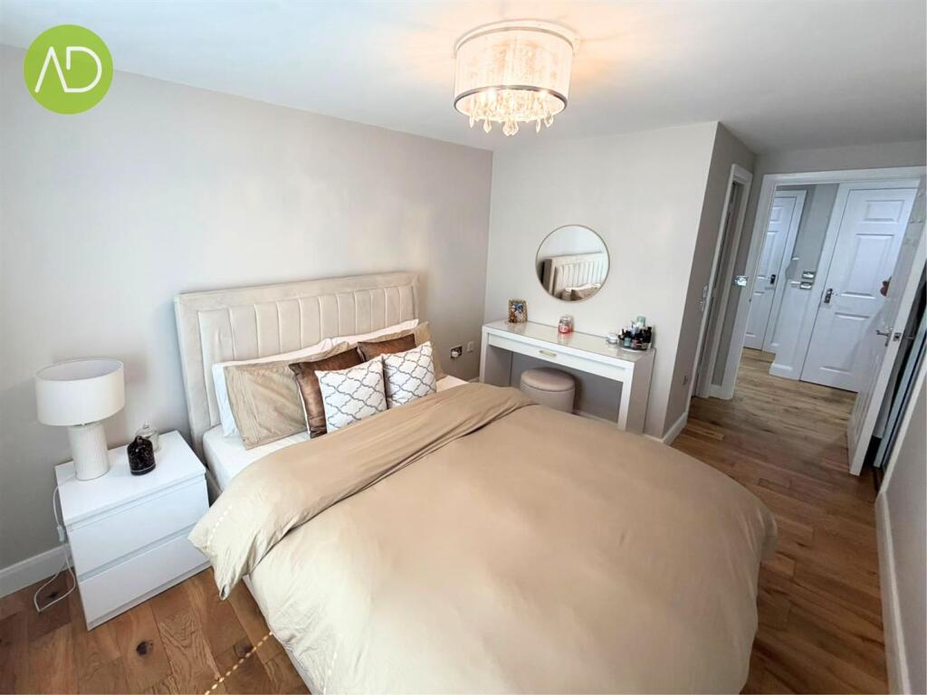 Apartment in Enfield - View 5