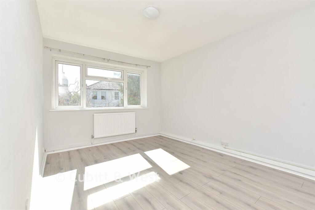 Apartment in Sutton - View 5