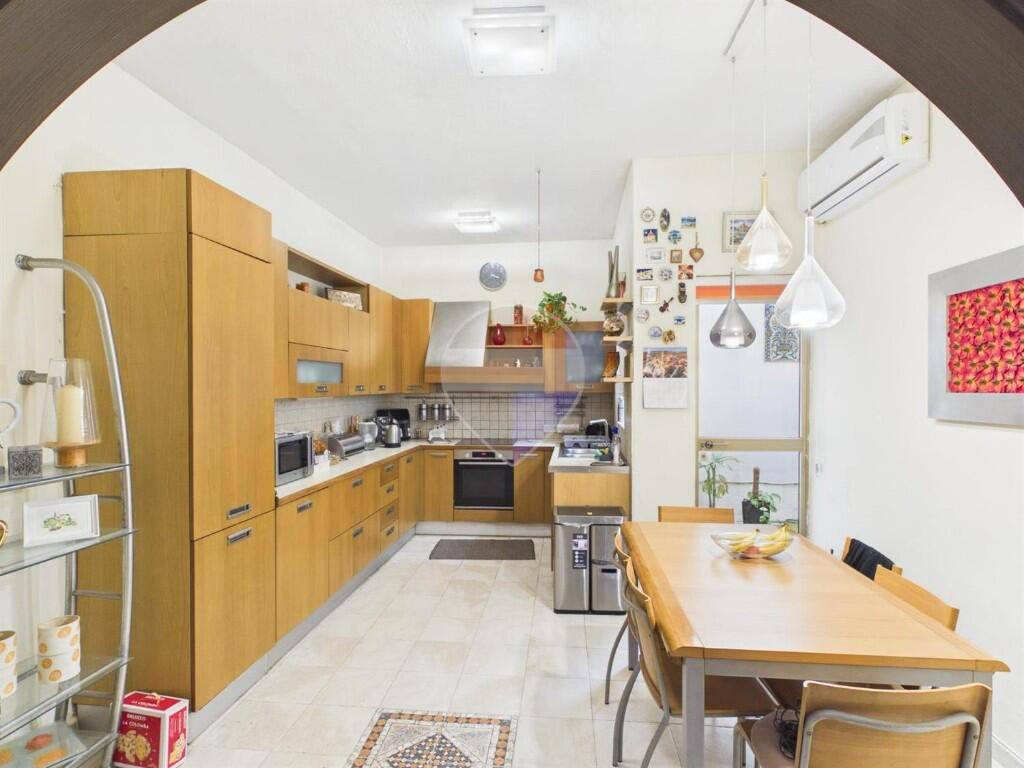 Main image of property: L-Iklin