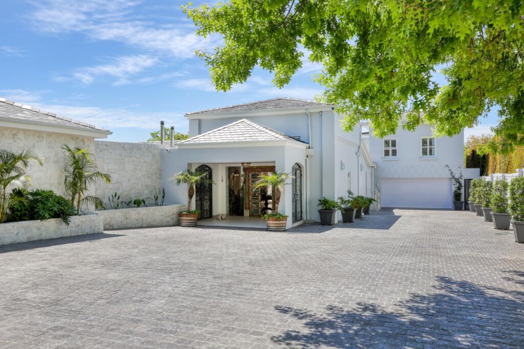 Main image of property: South Africa, Western Cape, Constantia