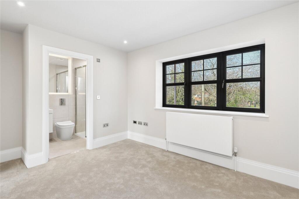 Old Esher Road, Hersham, KT12 – další