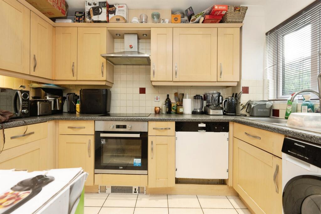 Apartment in Watford - View 4
