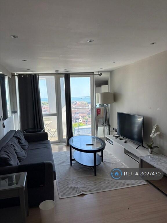 Apartment in Portsmouth - View 3