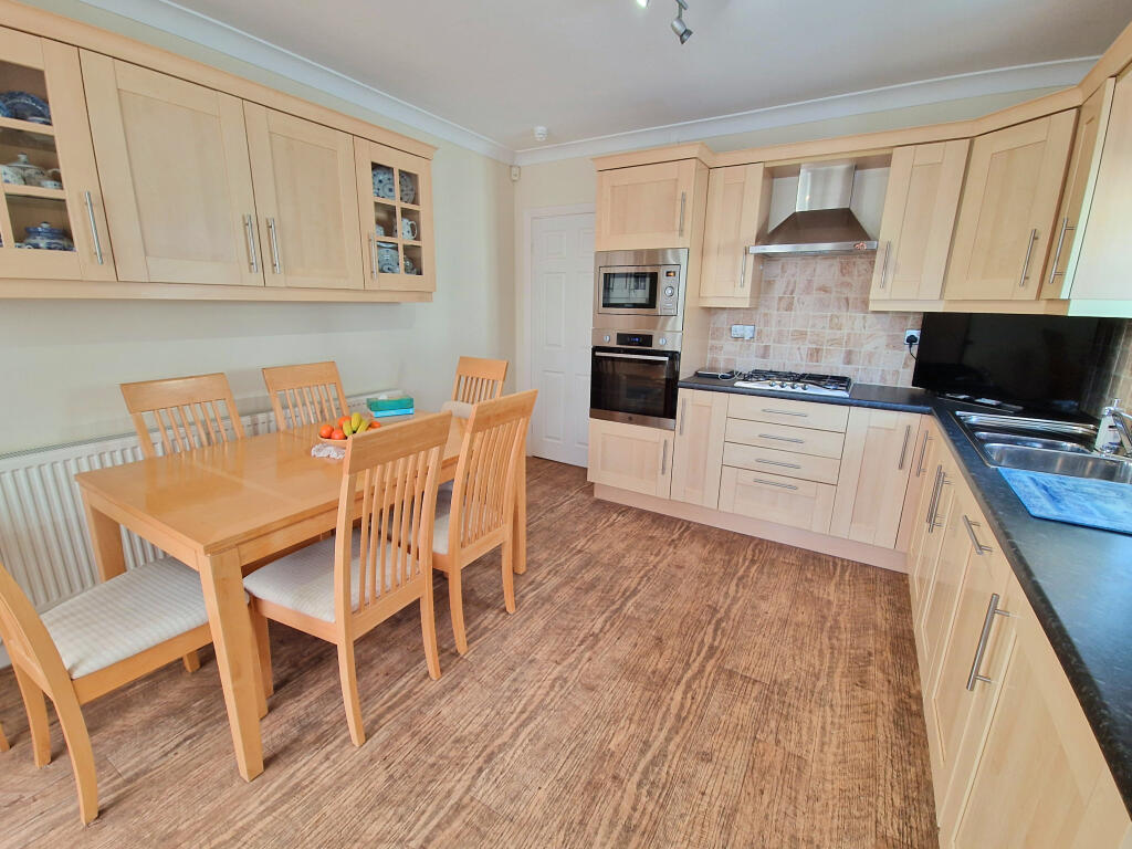 House in Porthcawl, Nottage - More