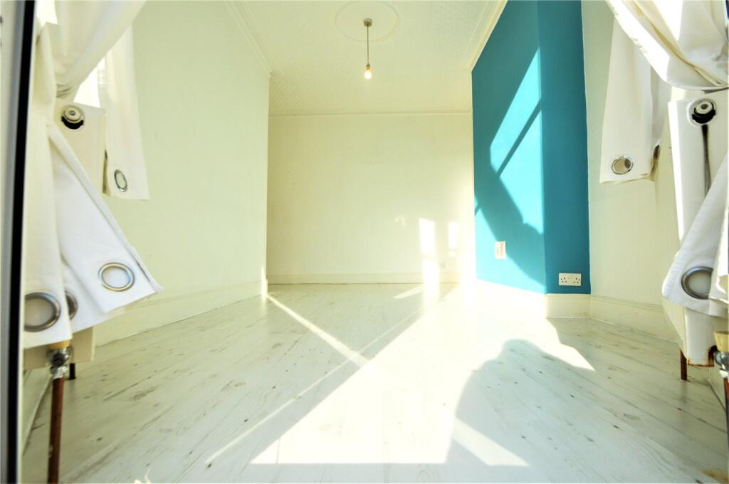 House in Croydon - View 5