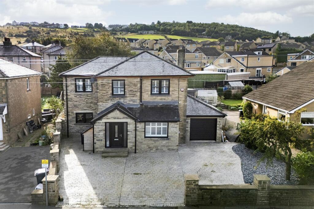 4-bed detached on Lower Edge Road, Elland, £450,000
